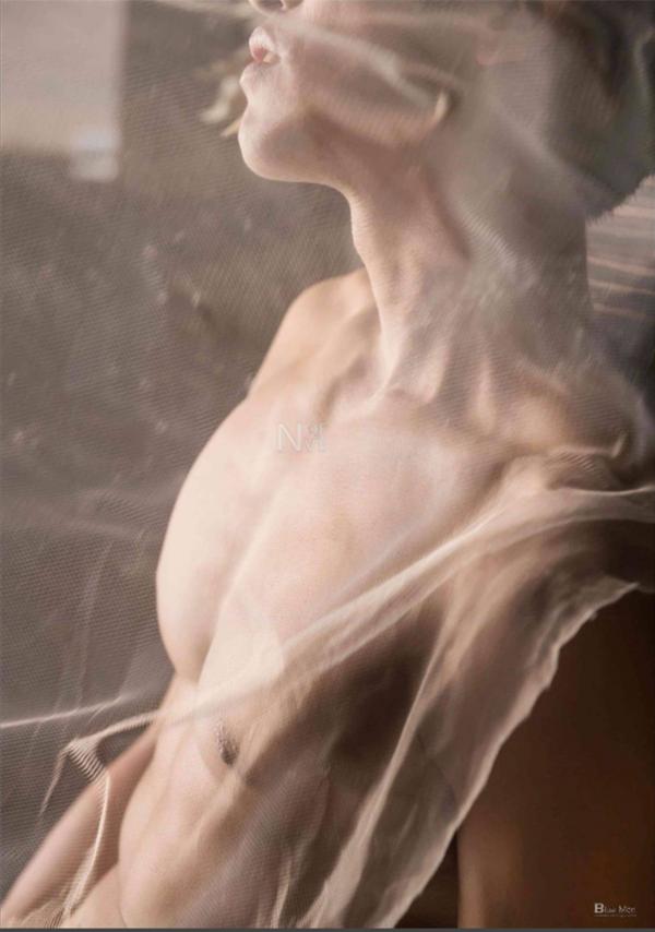 Whoseman-4-明星教練男丁格爾-芬達-全裸非全見寫真書